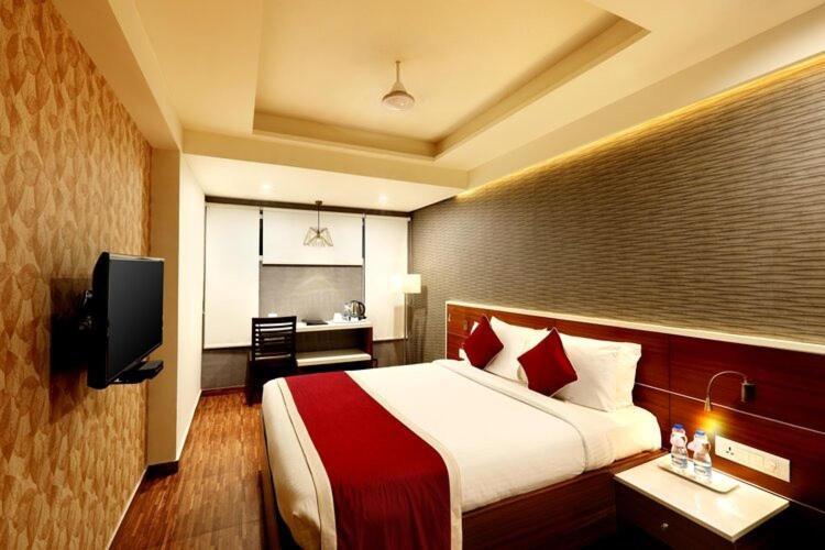 Icon Business Hotel By Bhagini Бангалор Экстерьер фото